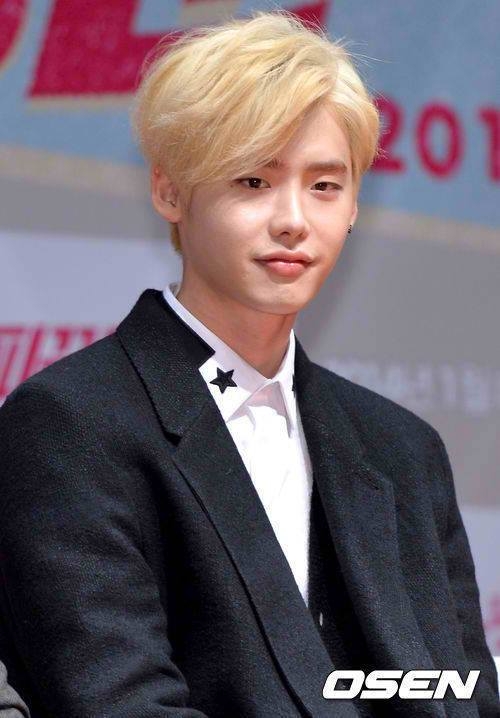 Lee Jong Suk: "Tôi không thân với Park Bo Young lắm" 6