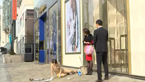 “Người đàn bà xảo quyệt” Lee Min Jung bị đánh ghen giữa phố 2