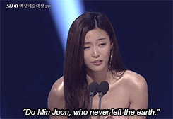 Kim Soo Hyun sướng t&iacute;t mắt v&igrave; được Jeon Ji Hyun cảm ơn đặc biệt 7