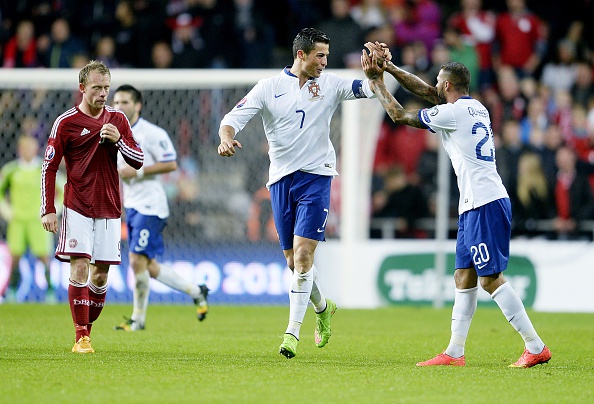 Ronaldo rủ con trai cưng đi ăn tối mừng kỷ lục Euro 4