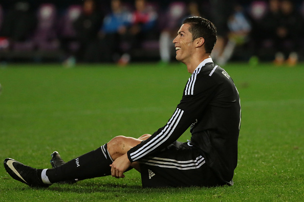 Ronaldo "ngã ngựa" khi đuổi theo kỷ lục ghi bàn của Messi 1