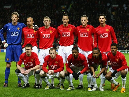 Ronaldo lại bị "bắt quả tang" cố t&igrave;nh kiễng ch&acirc;n để ăn gian chiều cao 13