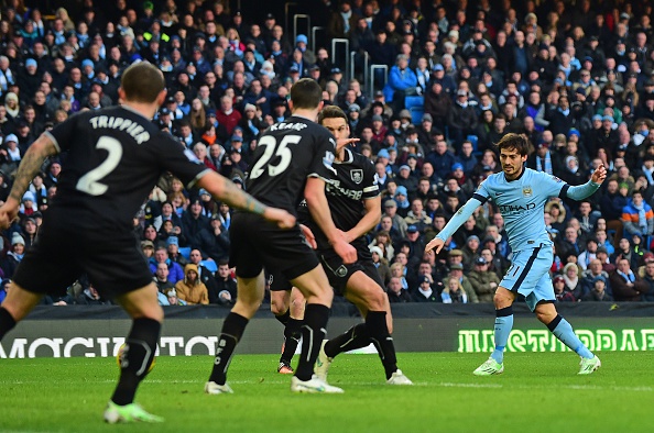 Manchester City 2-2 Burnley: Động đất tại sân Etihad 1