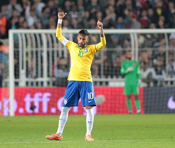 Thiago Silva c&ocirc;ng khai "g&acirc;y chiến" với Neymar v&igrave; chiếc băng đội trưởng 1