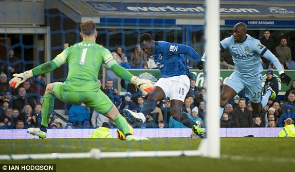 Sảy chân tại Goodison Park, Man City ngậm ngùi nhìn Chelsea vượt lên 4