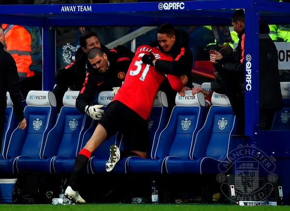 Man United vất vả kiếm 3 điểm trên sân Loftus Road 2