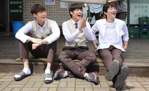 Kim Woo Bin, Kang Ha Neul, Junho cực kỳ hợp cạ trên phim trường "Twenty" 1