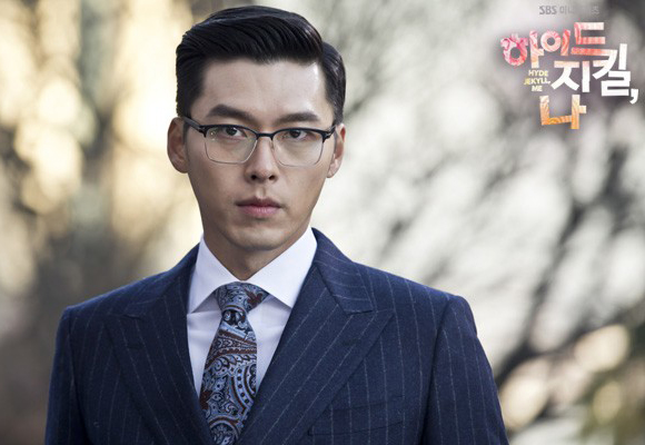 “Hyde, Jekyll, I”: Hyun Bin tập yoga trong trang phục nổi bần bật 3