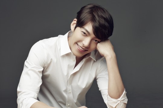 Kim Woo Bin nhiệt tình ủng hộ "Pinocchio" của Lee Jong Suk 3