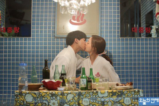 Hé lộ nụ hôn mãnh liệt của Moon Chae Won và Lee Seung Gi 1