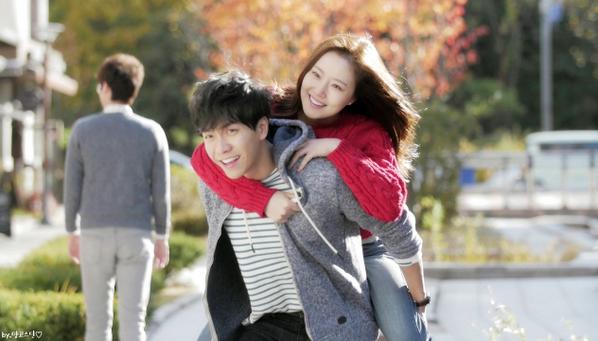 Hé lộ nụ hôn mãnh liệt của Moon Chae Won và Lee Seung Gi 4