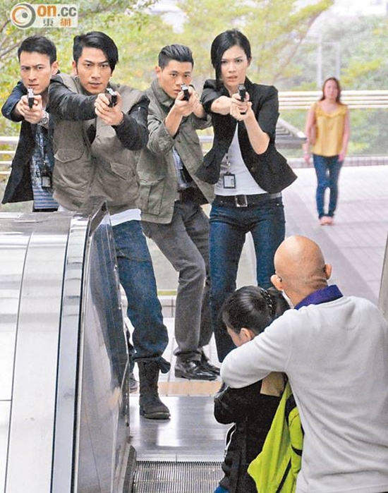 Tài tử TVB diễn cảnh hành động "sung" đến rách quần 7