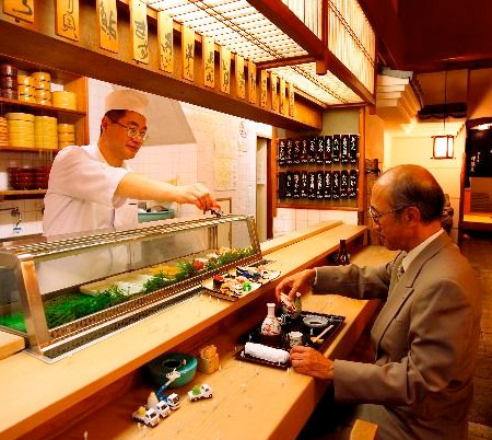 Xe tải t&iacute; hon chở sushi si&ecirc;u dễ thương 10