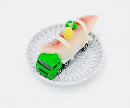 Xe tải tí hon chở sushi siêu dễ thương 7