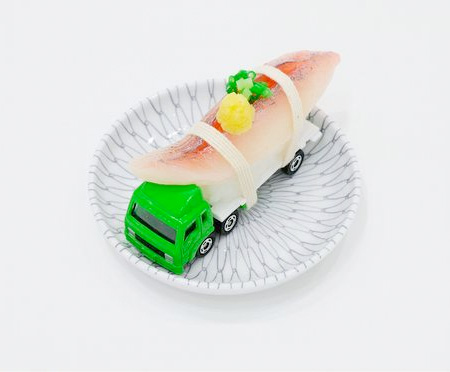 Xe tải t&iacute; hon chở sushi si&ecirc;u dễ thương 7