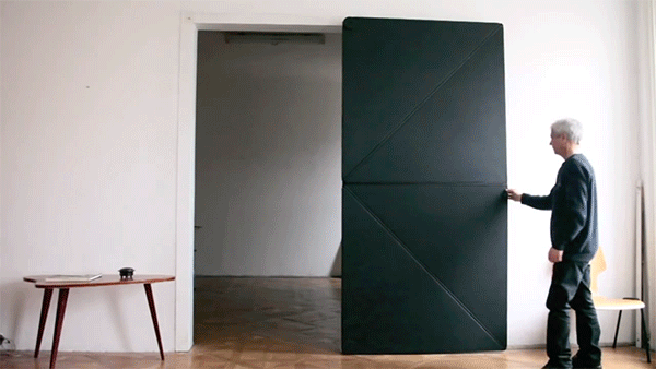 Thích thú với chiếc cửa lật có thiết kế đóng - mở độc đáo 2