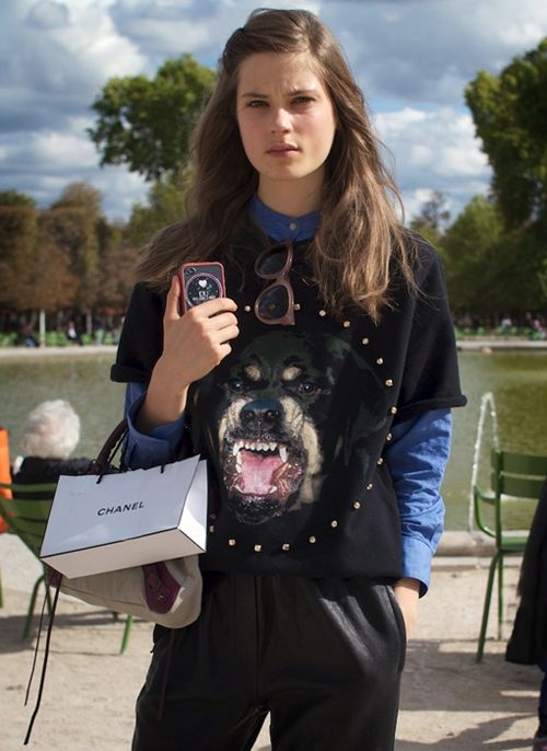 Những mẫu T-shirt "sốt sình sịch" của Givenchy 36