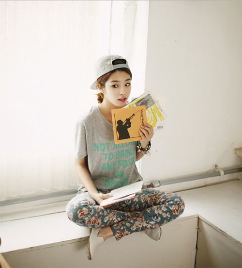 5' cho set đồ h&egrave; ho&agrave;n hảo với T-shirt in 12