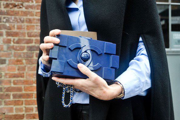 Chanel Lego - chiếc clutch đắt đỏ "đốn tim" loạt fashionista thế giới 9