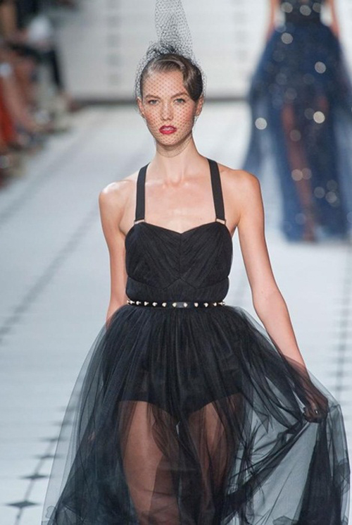 V&aacute;y Pinafore - Xu hướng cổ điển d&agrave;nh cho m&ugrave;a xu&acirc;n mới 10
