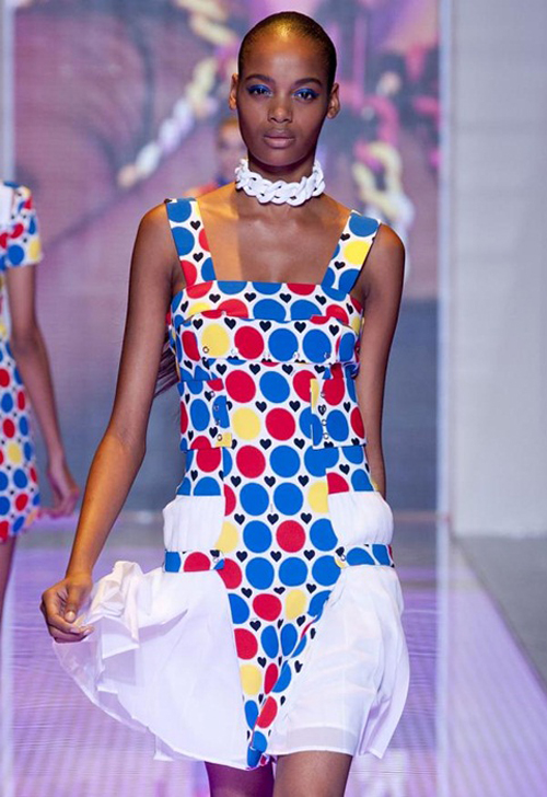 Váy Pinafore - Xu Hướng Cổ Điển Dành Cho Mùa Xuân Mới