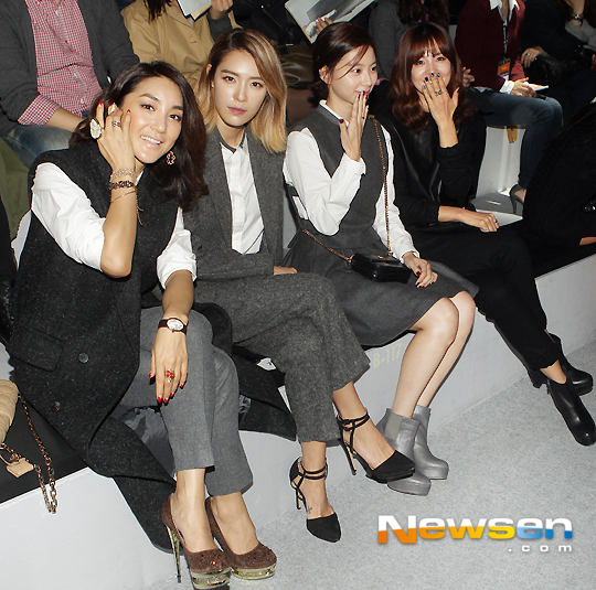 Dàn Idol Hàn "đọ" style trên thảm đỏ Seoul Fashion Week 8