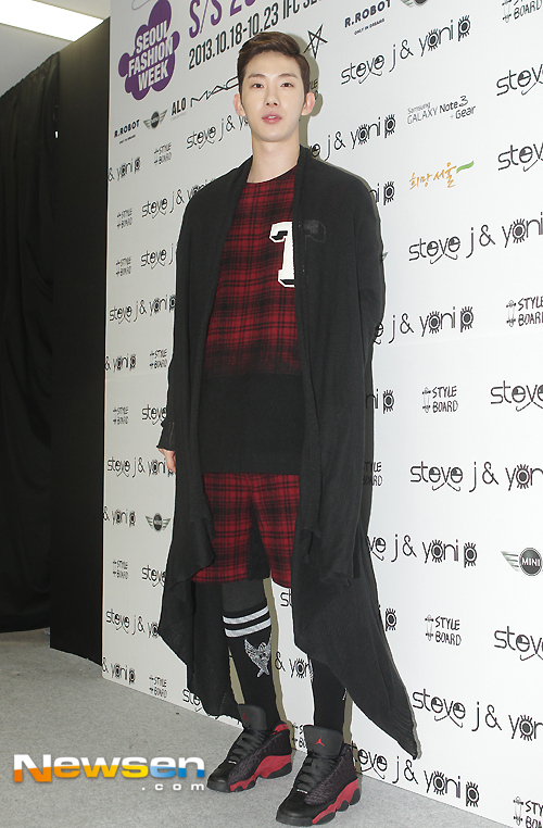 Dàn Idol Hàn "đọ" style trên thảm đỏ Seoul Fashion Week 5