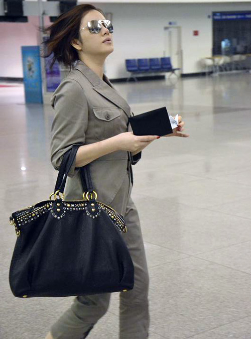 Sao Việt v&agrave; 1001 style thời trang s&acirc;n bay 16