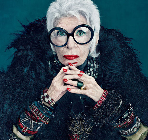 Iris Apfel - fashion icon 91 tuổi ưa "cưa sừng làm nghé" 1