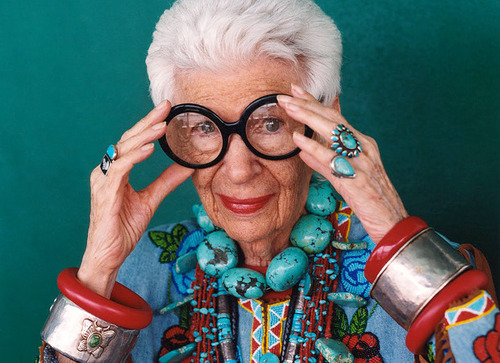 Iris Apfel - fashion icon 91 tuổi ưa "cưa sừng làm nghé" 3