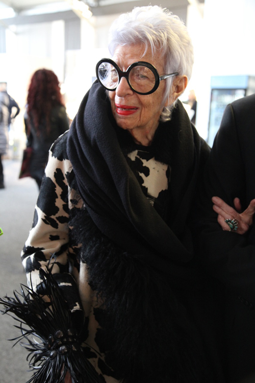 Iris Apfel - fashion icon 91 tuổi ưa "cưa sừng làm nghé" 14