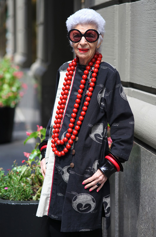 Iris Apfel - fashion icon 91 tuổi ưa "cưa sừng làm nghé" 19