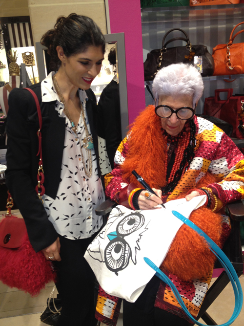 Iris Apfel - fashion icon 91 tuổi ưa "cưa sừng làm nghé" 7