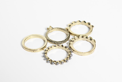 Cập nhật nhanh chóng xu hướng Stacked Rings cho tay xinh 9