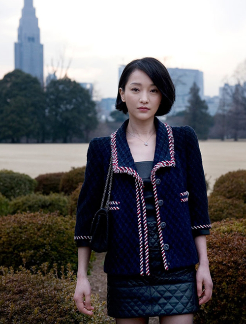 Tweed Jacket - Vẻ nữ t&iacute;nh ẩn chứa trong sự th&ocirc; r&aacute;p 8