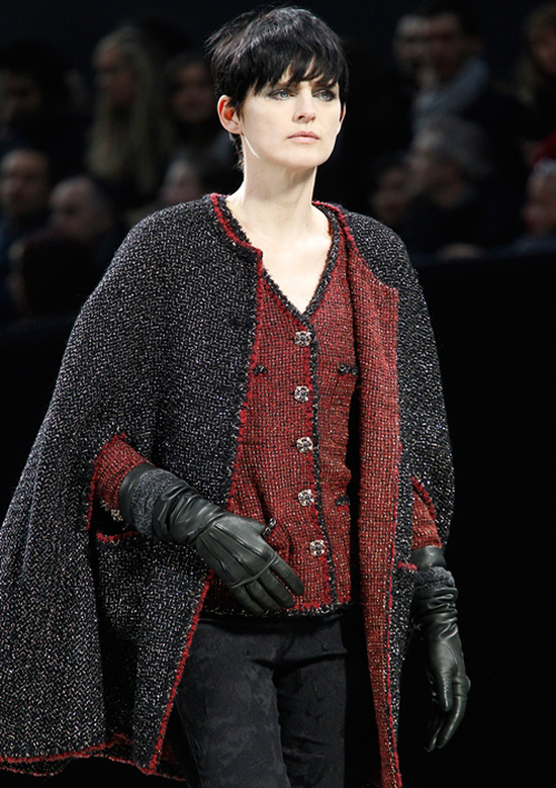 Tweed Jacket - Vẻ nữ t&iacute;nh ẩn chứa trong sự th&ocirc; r&aacute;p 2