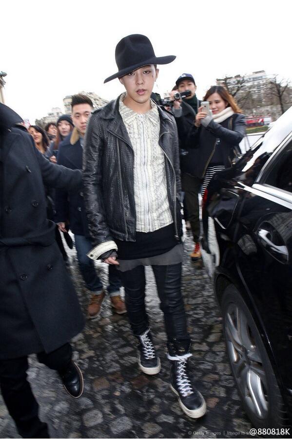 G-Dragon và Taeyang trở thành tâm điểm tại Paris Fashion Week 12