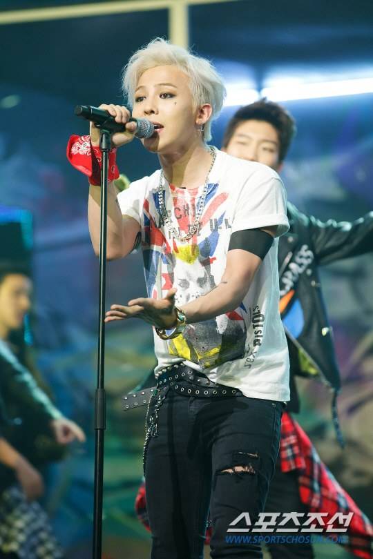 "Bão G-Dragon" 3 tuần vẫn chưa tan 1