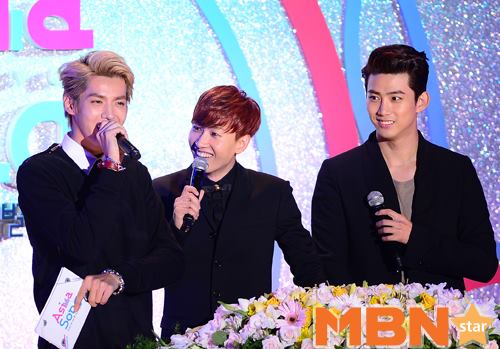 Eunhyuk (SuJu), Taecyeon (2PM), Kris (EXO) quậy tưng đại nhạc hội châu Á 2