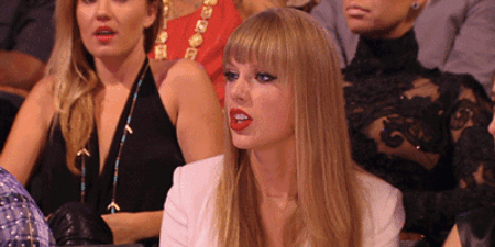 Bật cười trước 25 khoảnh khắc cổ vũ "quên mình" của Taylor Swift 11