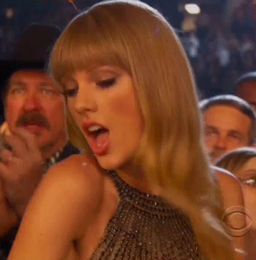 Bật cười trước 25 khoảnh khắc cổ vũ "quên mình" của Taylor Swift 15