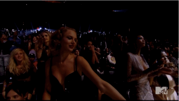Bật cười trước 25 khoảnh khắc cổ vũ "quên mình" của Taylor Swift 25