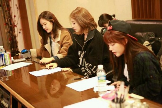Vừa thông báo single mới, T-ara đã bị xỉa xói 2