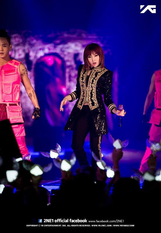 Chùm ảnh: 2NE1 tỏa sáng với concert "AON" 8