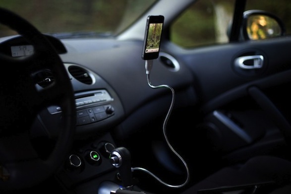 Sạc iPhone theo phong cách "phù thủy gọi rắn" 3
