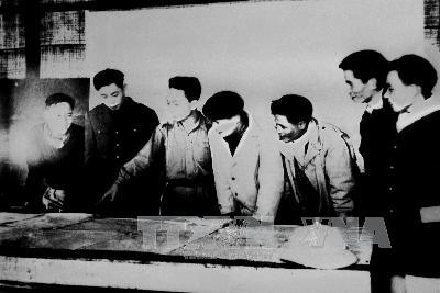Phim t&agrave;i liệu về Đại tướng V&otilde; Nguy&ecirc;n Gi&aacute;p: Cuộc chiến giữa hổ v&agrave; voi 1