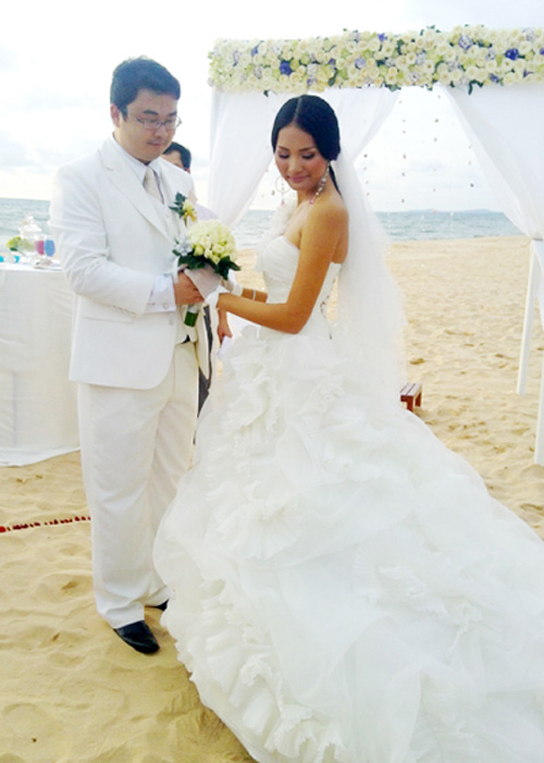Những đám cưới bất ngờ của showbiz Việt 8