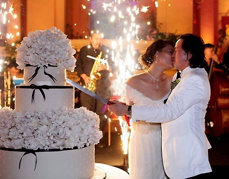 “Bỏng mắt” nhìn vợ chồng sao Việt hôn nhau 16