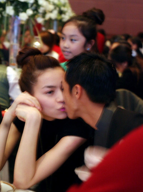 “Bỏng mắt” nhìn vợ chồng sao Việt hôn nhau 5