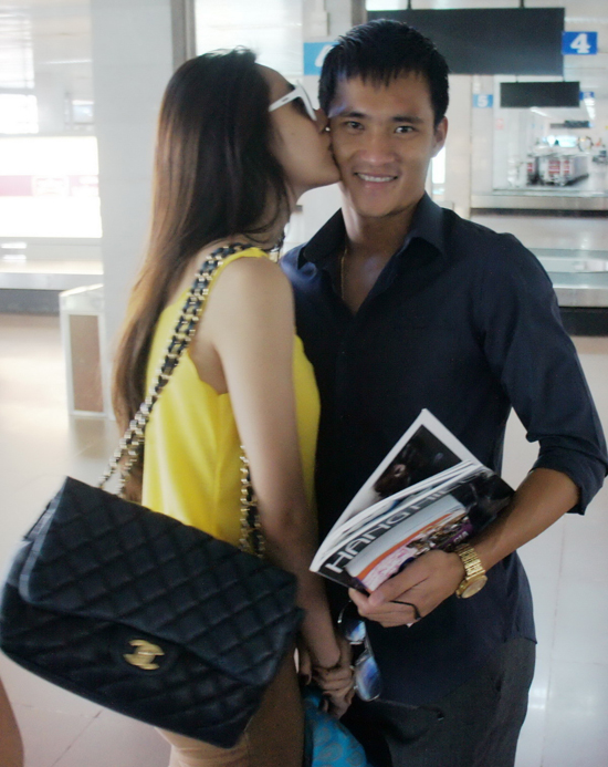 “Bỏng mắt” nhìn vợ chồng sao Việt hôn nhau 11